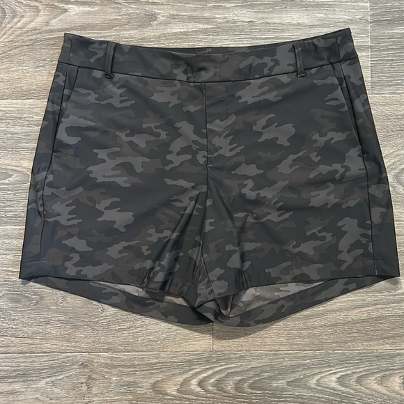 SPANX Pants - SPANX Sunshine Shorts 6” Gray Black Camo Pull-On 4 Way Stretch UPF Quick Dry XL